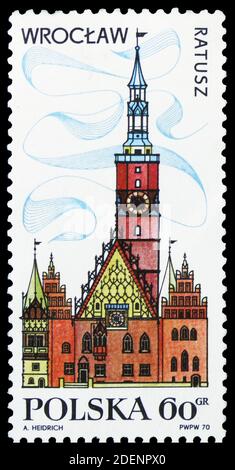 MOSKAU, RUSSLAND - 28. JUNI 2020: Briefmarke gedruckt in Polen zeigt Rathaus, Wroclaw, Tourist Publicity Serie, um 1970 Stockfoto