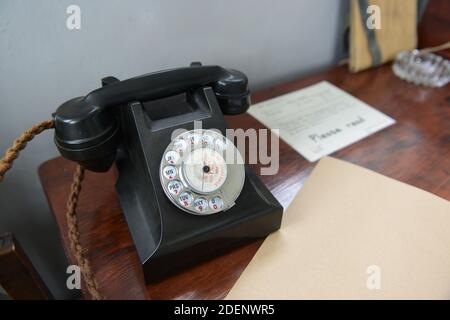 Altes Bakelit schwarzes Telefon Stockfoto