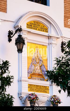 Immaculada Virgen de los Reyes azulejo in Sevilla, Spanien. Stockfoto