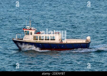 Die jenny Blue Pleasure Passagier Tagesausflug Boot oder Fähre in cowes auf der Insel wight unterwegs auf der solent. Stockfoto