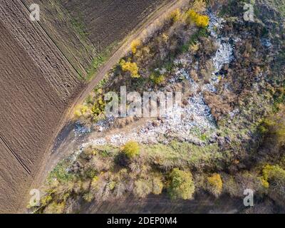 Drone über Müll und Mülldeponie. Stockfoto