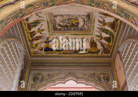 Schöne Decke in einem traditionellen Haveli in Bikaner, Rajasthan Stockfoto