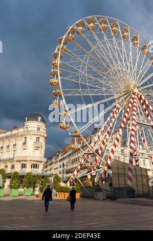 Frankreich, Loiret (45), Orleans, Martroi Place, Big Wheel während der Winterzeit Stockfoto