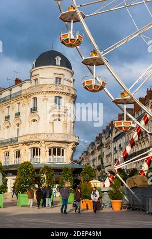 Frankreich, Loiret (45), Orleans, Martroi Place, Big Wheel während der Winterzeit Stockfoto