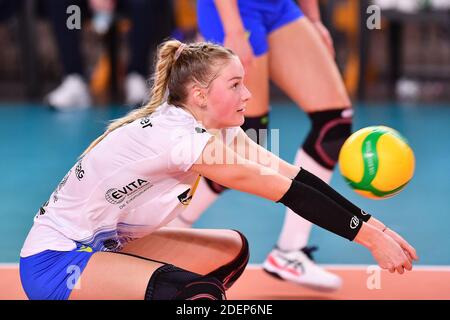 Scandicci, Florenz, Italien. 1. Dez, 2020. scandicci, florenz, Italien, Palazzetto dello Sport, 01 Dec 2020, Lina Alsmeier (SSC Palmberg Schwerin) während SSC Palmberg Schwerin vs Developres SkyRzeszow - CEV Champions League Frauen Volleyball Spiel Kredit: Lisa Guglielmi/LPS/ZUMA Wire/Alamy Live News Stockfoto