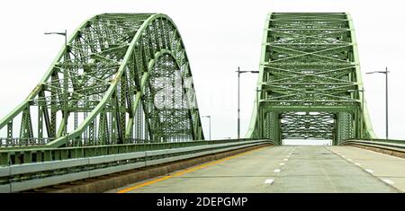 Rückfahrt von Fire Island Beaches über die Great South Bay Bridges in Richtung Norden. Stockfoto