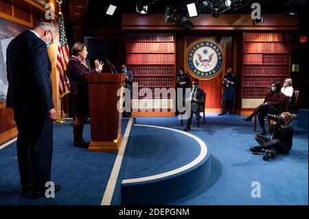 Washington, DC, USA. Dezember 2020. 1. Dezember 2020 - Washington, DC, USA: US-Senatorin AMY KLOBUCHAR (D-MN) spricht auf einer Pressekonferenz demokratischer Senatoren. Quelle: Michael Brochstein/ZUMA Wire/Alamy Live News Stockfoto