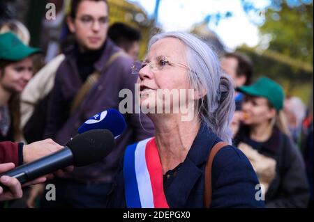 Stellvertreterin Agnes Thill spricht, während Menschen an einer Marchons Enfants Demonstration gegen die GPA unter dem Motto Liberte Egalite Paternite teilnehmen, wo mehrere Zehntausende Menschen (zwischen 75,000 und 600,000) Reagierte auf den Aufruf der Manif Pour Tous Bewegung, in Paris an der großen Mobilisierung mit dem Titel Marchons Enfants teilzunehmen, um gegen das Bioethik Gesetz zu protestieren, das PMA (medizinisch unterstützte Fortpflanzung) für homosexuelle Paare legalisiert. Paris, Frankreich, 6. Oktober 2019. Foto von Julie Sebadelha/ABACAPRESS.COM Stockfoto