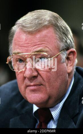 Foto der Datei - Generalstaatsanwalt Edwin Meese III bezeugt vor dem US-amerikanischen House Select Committee die Untersuchung verdeckter Waffengeschäfte mit dem Iran / US Senate Select Committee on Secret Military Assistance to Iran and the Nicaraguan Opposition (Iran/Contra Committee) on Capitol Hill in Washington, DC, USA am 28. Juli 1987. Foto von Ron Sachs/CNP/ABACAPRESS.COM Stockfoto