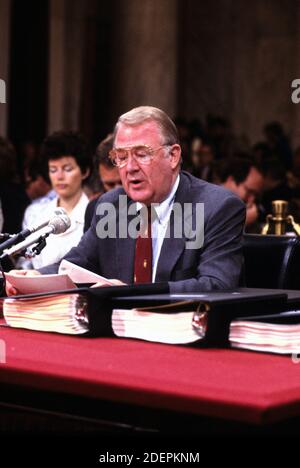 Foto der Datei - Generalstaatsanwalt Edwin Meese III bezeugt vor dem US-amerikanischen House Select Committee die Untersuchung verdeckter Waffengeschäfte mit dem Iran / US Senate Select Committee on Secret Military Assistance to Iran and the Nicaraguan Opposition (Iran/Contra Committee) on Capitol Hill in Washington, DC, USA am 28. Juli 1987. Foto von Ron Sachs/CNP/ABACAPRESS.COM Stockfoto