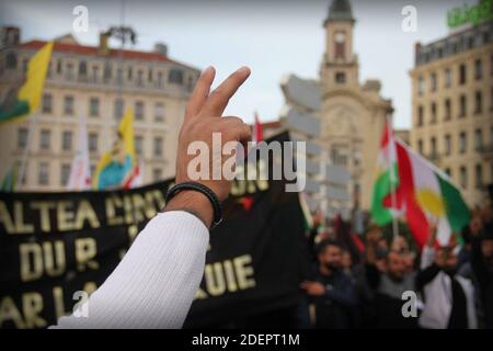 Demonstration in Lyon, Frankreich, am 12. Oktober 2019, um La Rojava vor der türkischen militärischen Aggression zu verteidigen. Foto von Mathis Boussuge / ABACAPRESS.COM Stockfoto