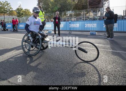 Ali Mehiaoui (3.) Katzenkatze der 20 Kilometer von Paris, ein 20 Kilometer Straßenrennen, das am Pont d'Iena am Fuße des Eiffelturms in Paris, Frankreich am 13. Oktober 2019 beginnt. Foto von Loic Baratoux/ABACAPRESS.COM Stockfoto