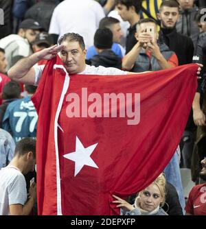 Türkische Fans feiern mit einem militärischen Gruß nach dem 1-1 Tor während der Europameisterschaft 2020 Qualifier Frankreich gegen Türkei am 14. Oktober 2019 im Stade de France, in Saint-Denis, Frankreich. Foto von Loic Baratoux/ABACAPRESS.COM Stockfoto