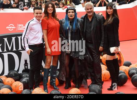 Luciano Spinelli, Virginia Raffaele, Loredana Berte, Pino Insegno und Eleonora Gaggero besuchen den roten Teppich des Films 'La Famiglia Addams' (die Addams-Familie) während des 14. Rom Film Festivals am 20. Oktober 2019 in Rom, Italien. Foto : Eric Vandeville/ABACAPRESS.COM Stockfoto