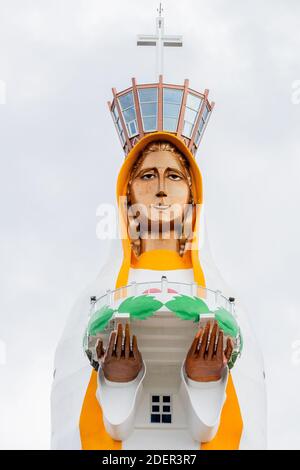 Die riesige Mary Statue im Montemaria Pilgerzentrum in Batangas, Philippinen Stockfoto