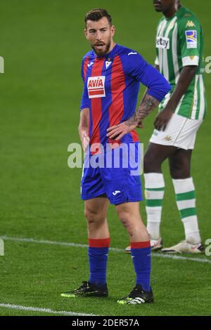 Sevilla, 30/11/2020. Primera Division Spanische Liga. Liga. Benito-Villamarín-Stadion. Real Betis - SD Eibar. Sergi Enrich (Eibar) während des Spiels. Fotograf: Juan José Úbeda/PROSHOTS. Kredit: Pro Shots/Alamy Live Nachrichten Stockfoto