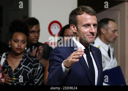 Der Präsident der Republik Emmanuel Macron trifft in Begleitung von Annick Girardin am 24. Oktober 2019 auf der französischen Überseeinsel Reunion Arbeitssuchende und Inhaber von Arbeitsverhältnissen bei der lokalen Mission Saint-Paul, Saint-Denis de la Reunion, Im Rahmen einer viertägigen Reise in die Überseegebiete des Indischen Ozeans in Frankreich. Foto von Stephane Lemouton/ABACAPRESS.COM Stockfoto