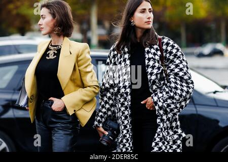 Im Stil der Straße, Sylvia und Julia Haghjoo Ankunft in Chanel Frühjahr-Sommer 2020 Ready-to-Wear-Show, im Grand Palais, Paris, Frankreich, am 1. Oktober 2019 statt. Foto von Marie-Paola Bertrand-Hillion/ABACAPRESS.COM Stockfoto