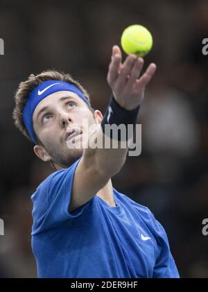 Corentin Moutet (FRA) in Aktion während des Rolex Paris Masters, Tag 02, im Hotel Accord Arena, in Paris, Frankreich, am 28. Oktober 2019. Foto von Loic Baratoux/ABACAPRESS.COM Stockfoto