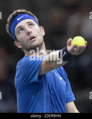 Corentin Moutet (FRA) in Aktion während des Rolex Paris Masters, Tag 02, im Hotel Accord Arena, in Paris, Frankreich, am 28. Oktober 2019. Foto von Loic Baratoux/ABACAPRESS.COM Stockfoto