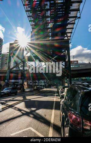 Verschiedene Ansicht unter der Bahn der U-Bahn Stockfoto