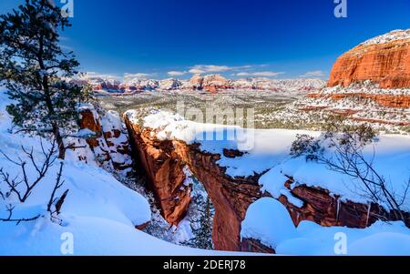 Devil's Bridge im Winter, Sedona, Arizona, USA. Stockfoto