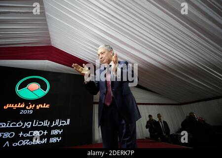 Ali Benflis hält am 10. November 2019 eine Pressekonferenz in Algier, Algerien, ab. Ali Benflis ist einer der fünf Kandidaten für die bevorstehenden Präsidentschaftswahlen im Dezember. Foto von Ammi Louiza/ABACAPRESS.COM Stockfoto