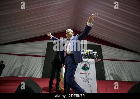 Ali Benflis hält am 10. November 2019 eine Pressekonferenz in Algier, Algerien, ab. Ali Benflis ist einer der fünf Kandidaten für die bevorstehenden Präsidentschaftswahlen im Dezember. Foto von Ammi Louiza/ABACAPRESS.COM Stockfoto