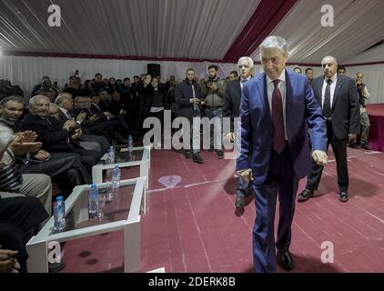 Ali Benflis hält am 10. November 2019 eine Pressekonferenz in Algier, Algerien, ab. Ali Benflis ist einer der fünf Kandidaten für die bevorstehenden Präsidentschaftswahlen im Dezember. Foto von Ammi Louiza/ABACAPRESS.COM Stockfoto