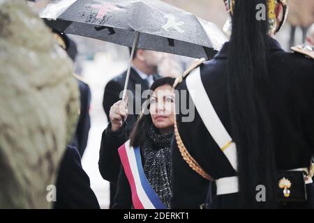 Die Pariser Bürgermeisterin Anne Hidalgo bei der Zeremonie vor der Statue von Georges Clémenceau in Paris, Frankreich, am 11. November 2019 während der gedenkfeier zum 101. Jahrestag des Waffenstillstands. Foto von Romain GAILLARD/Pool/ABACAPRESS.COM Stockfoto