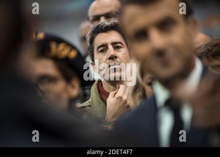 Frankreichs Präsident Emmanuel Macron spricht am 22. November 2019 mit ehemaligen Mitarbeitern von Whirlpool und Frankreichs linker Partei La France Insoumise (LFI) im Parlament, Francois Ruffin, in Amiens, Frankreich. Foto von Eliot Blondt/ABACAPRESS.COM Stockfoto