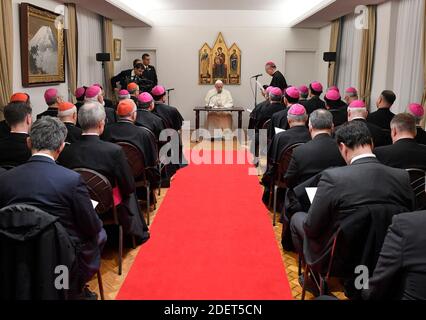 Papst Franziskus nimmt am 23. November 2019 am ersten Tag eines viertägigen Besuchs in Japan an einem Treffen mit Bischöfen in der Apostolischen Nuntiatur in Tokio Teil. Japan ist die zweite Station auf einer siebentägigen Apostolischen Reise nach Asien. Foto: ABACAPRESS.COM Stockfoto