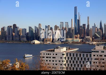 Der Blick auf Midtown Manhattan mit 432 Park Avenue die Das höchste Wohngebäude der Welt von Port Imperial.Weehawken.New Jersey.New Jersey, USA Stockfoto