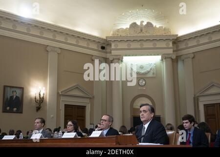 Die Verfassungsrechtexperten Noah Feldman von der Harvard University, Pamela Karlan von der Stanford University, Michael Gerhardt von der University of North Carolina, Und Jonathan Turley von der George Washington University Law School, Zeuge vor dem United States House Committee on the Judiciary auf dem Capitol Hill in Washington, DC, USA am Mittwoch, 4. Dezember 2019. Foto von Stefani Reynolds/CNP/ABACAPRESS.COM Stockfoto