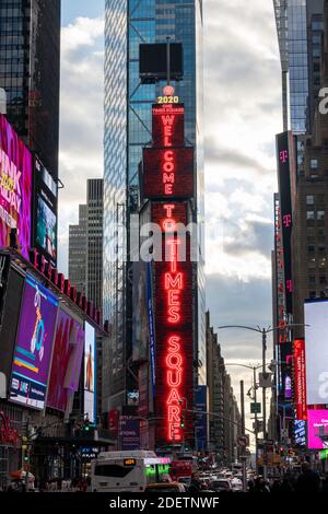 Elektronische Werbung Anschlagtafeln in Times Square, New York City, USA Stockfoto