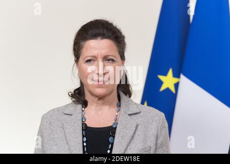 Französische Ministerin für Gesundheit und Soziales Agnes Buzyn.der französische Premierminister Edouard Philippe hält eine Rede nach einem Treffen mit Gewerkschaftsführern über die Rentenreform im Matignon-Palast in Paris. Foto von Jacques Witt/Pool/ABACAPRESS.COM Stockfoto