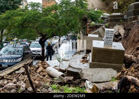 Beirut der einzige jüdische Friedhof hat ganze Gräber weggefegt, nachdem am 26. Dezember 2019 starke Regenfälle die libanesische Hauptstadt im Raum Ras Al Nabaa in Beirut im Libanon getroffen haben. Foto von Ammar Abd Rabbo/ABACAPRESS.COM Stockfoto