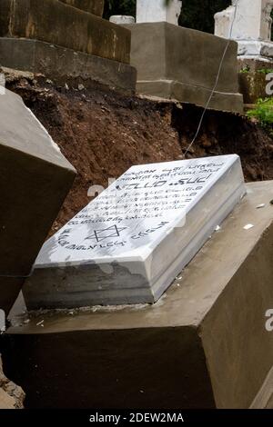 Beirut der einzige jüdische Friedhof hat ganze Gräber weggefegt, nachdem am 26. Dezember 2019 starke Regenfälle die libanesische Hauptstadt im Raum Ras Al Nabaa in Beirut im Libanon getroffen haben. Foto von Ammar Abd Rabbo/ABACAPRESS.COM Stockfoto