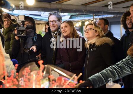 Die französische Juniorministerin für Wirtschaft und Finanzen Agnes Pannier-Runacher trifft sich am letzten Tag des Jahres, am 31. Dezember 2019, mit Händlern bei ihrem Besuch auf dem Place Maubert im 5. Bezirk von Paris. Foto von Patrice Pierrot/Avenir Pictures/ABACAPRESS.COM Stockfoto