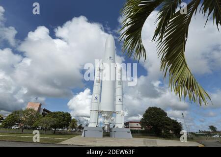 Kourou, Guyane, Frankreich am 26,2019. November.mit der Einführung der Ariane-Trägerfamilie 250 feiert Arianespace dieses Jahr 2020 sein 40-jähriges Bestehen. Seit 1980 hat Arianespace insgesamt 318 Starts mit 688 Raumflugpassagieren für mehr als 100 Kunden durchgeführt, durchgeführt von 250 Ariane-Trägerraketen und der neuen Vega , Sojus. Ariane Launcher Familie,1,2,3,4,5 Versionen im Einsatz von Europa Spaceport in Französisch-Guayana seit 24/12/1979. Die Zukunft wird mit der kommenden Ariane 6 gesichert. Foto von Patrick Aventurier/ABACAPRESS.COM Stockfoto