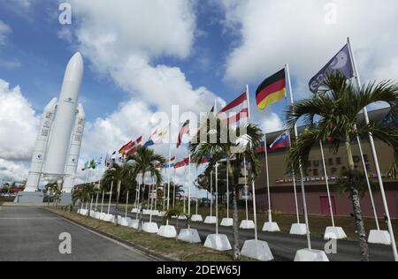 Kourou, Guyane, Frankreich am 26,2019. November.mit der Einführung der Ariane-Trägerfamilie 250 feiert Arianespace dieses Jahr 2020 sein 40-jähriges Bestehen. Seit 1980 hat Arianespace insgesamt 318 Starts mit 688 Raumflugpassagieren für mehr als 100 Kunden durchgeführt, durchgeführt von 250 Ariane-Trägerraketen und der neuen Vega , Sojus. Ariane Launcher Familie,1,2,3,4,5 Versionen im Einsatz von Europa Spaceport in Französisch-Guayana seit 24/12/1979. Die Zukunft wird mit der kommenden Ariane 6 gesichert. Foto von Patrick Aventurier/ABACAPRESS.COM Stockfoto