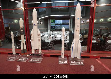 Kourou, Guyane, Frankreich am 26,2019. November.mit der Einführung der Ariane-Trägerfamilie 250 feiert Arianespace dieses Jahr 2020 sein 40-jähriges Bestehen. Seit 1980 hat Arianespace insgesamt 318 Starts mit 688 Raumflugpassagieren für mehr als 100 Kunden durchgeführt, durchgeführt von 250 Ariane-Trägerraketen und der neuen Vega , Sojus. Ariane Launcher Familie,1,2,3,4,5 Versionen im Einsatz von Europa Spaceport in Französisch-Guayana seit 24/12/1979. Die Zukunft wird mit der kommenden Ariane 6 gesichert. Foto von Patrick Aventurier/ABACAPRESS.COM Stockfoto