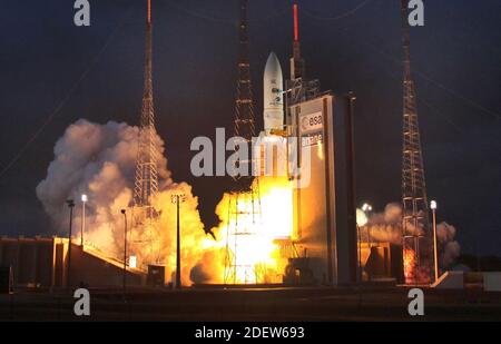 Kourou, Guyane, Frankreich am 26,2019. November.die Einführung der Ariane 5 VA250.mit der Einführung der Ariane-Trägerfamilie im Jahr 250 feiert Arianespace in diesem Jahr 2020 ihr 40-jähriges Bestehen. Seit 1980 hat Arianespace insgesamt 318 Starts mit 688 Raumflugpassagieren für mehr als 100 Kunden durchgeführt, durchgeführt von 250 Ariane-Trägerraketen und der neuen Vega , Sojus. Ariane Launcher Familie,1,2,3,4,5 Versionen im Einsatz von Europa Spaceport in Französisch-Guayana seit 24/12/1979. Die Zukunft wird mit der kommenden Ariane 6 gesichert. Foto von Patrick Aventurier/ABACAPRESS.COM Stockfoto