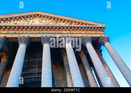 Säulen der Kirche La Madeleine in Paris. L'eglise de la Madeleine katholische Kirche Stockfoto