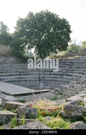 Troja. Blick auf die Stadt Troy. Historische Ruinen und zerstörte Strukturen. Stockfoto