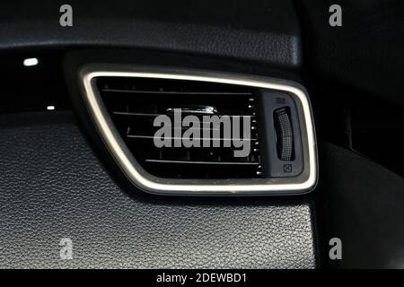 Luftleitblech für den Innenraum mit Reglern Stockfoto
