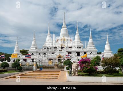 Die Phra dhutanga Pagode im Wat Asokaram, einem buddhistischen Tempel in der Provinz Samut Prakan, in der Nähe von Bangkok in Thailand. Stockfoto