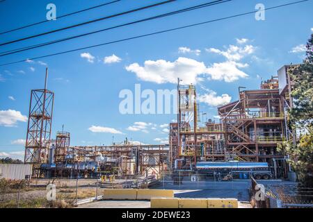 Augusta, GA USA - 12 01 20: Industrieanlage und Rauch Stockfoto