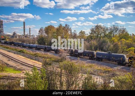 Augusta, GA USA - 12 01 20: Industrieller Planta-Langzug Stockfoto