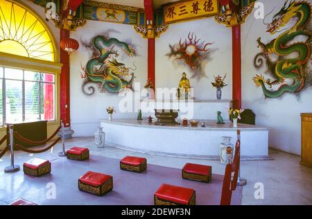 Der Cebu Taoist Temple ist ein taoistischer Tempel in der Beverly Hills Unterteilung von Cebu City auf den Philippinen. Cebu City liegt auf Cebu Island in der Central Visayas Region der Philippinen, der Tempel ist eine hoch aufragende, mehrstufige, mehrfarbigen Attraktion, die durch drei separate gewundene Routen zugänglich ist. Stockfoto